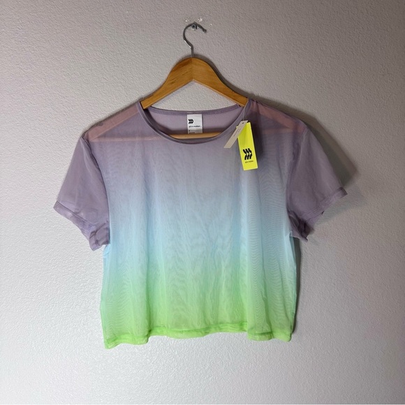 New All In Motion Woman’s Small Gradient Mesh Boxy Crop Top - Picture 3 of 10